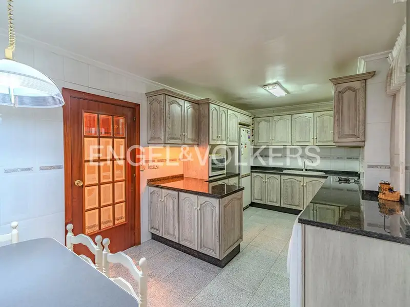 Apartamento en venta en Alicante centro 180m2 para reformar