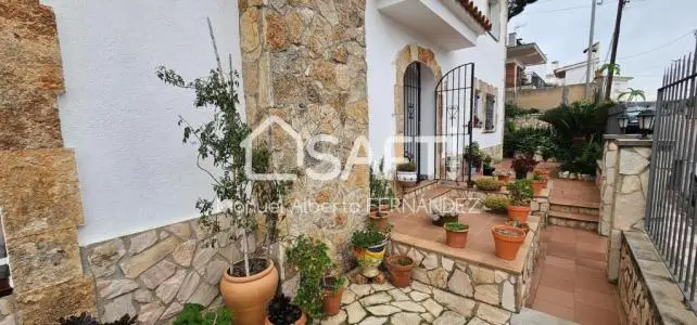 Chalet en Venta entre Lloret y Blanes Ideal para Familias