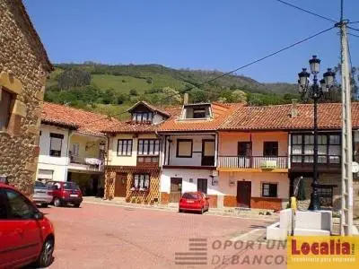 Casa Adosada en Arenas de Iguña: Oportunidad de Inversión