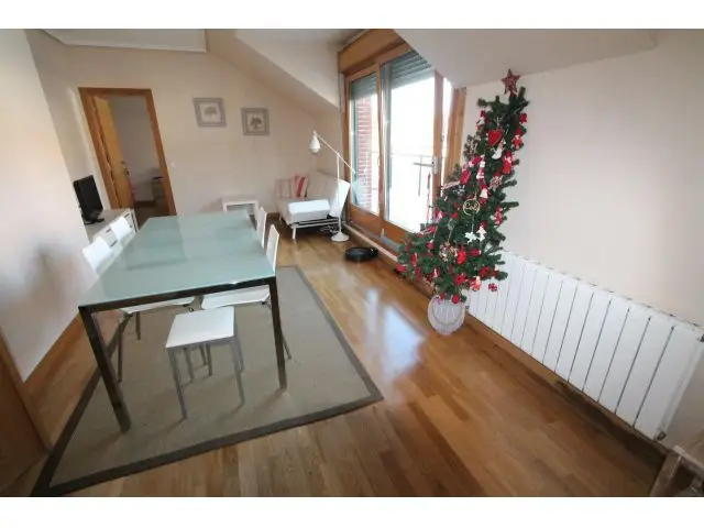 Dúplex Moderno en Santoña: 3 Dormitorios, Terraza y Piscina