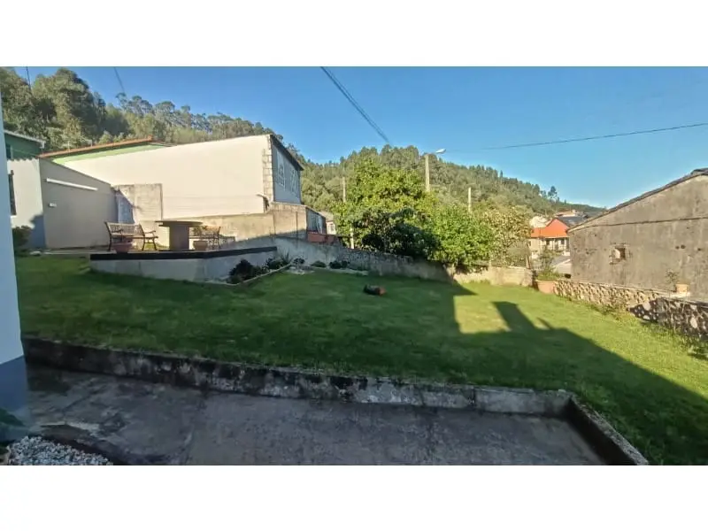 Casa en Venta en Ferrol con Jardín y Trasteros