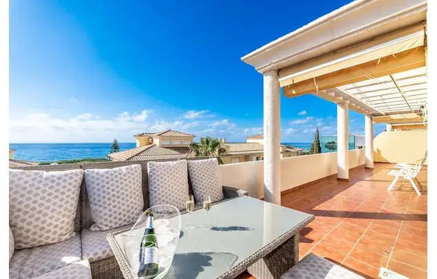 Atico 2 dormitorios 132m2 Marbella Vistas al Mar