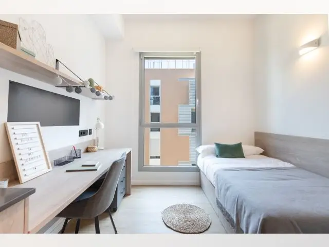 Habitaci
ón en Sant Adri
à de Bes
òs para Estudiantes