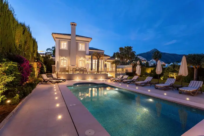 Villa de Lujo 6 Dormitorios Nueva Andalucía Marbella