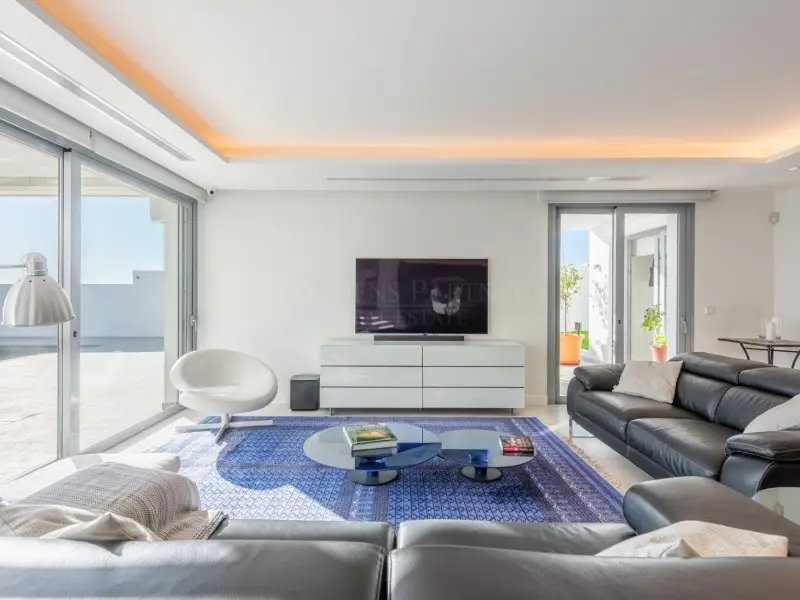 Villa Lujosa en Nueva Andalucía con Vistas Panorámicas