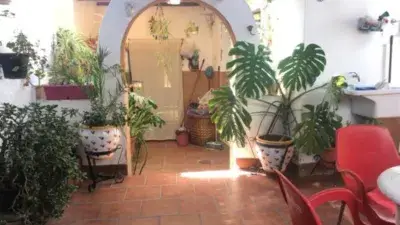 Casa en Venta en Baena con Gran Patio y 3 Dormitorios
