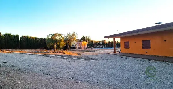 Chalet en Jumilla 5 dormitorios 3 banos piscina jardin