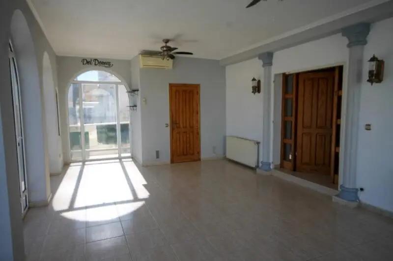 Villa en Blue Lagoon con Piscina Privada y Apartamento