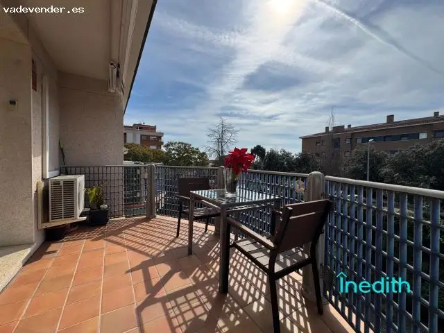 Amplio Triplex en Castelldefels Muntanyeta Can Roca