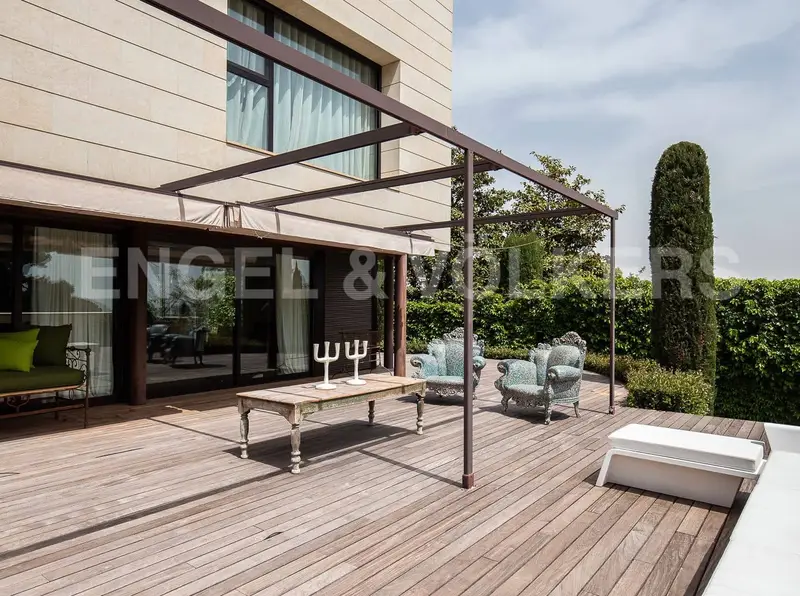 Chalet en Pedralbes con Vistas Panoramicas Jardin Piscina y Parking