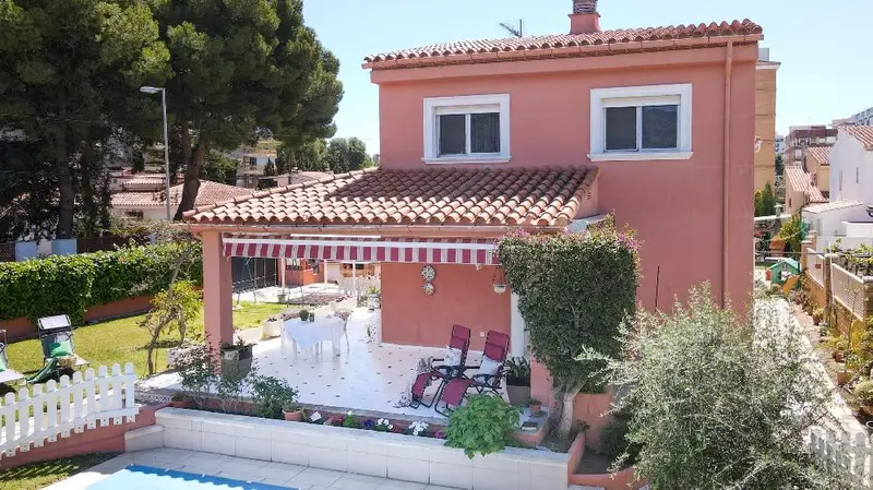 Chalet en Benicassim con Piscina y Jardin