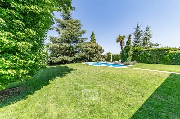 Chalet en Montealina Pozuelo 334m2 Jardin Piscina 4 Dormitorios