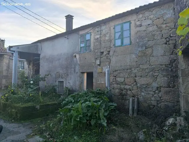 Casa de Piedra para Restaurar en Brion Bastavales