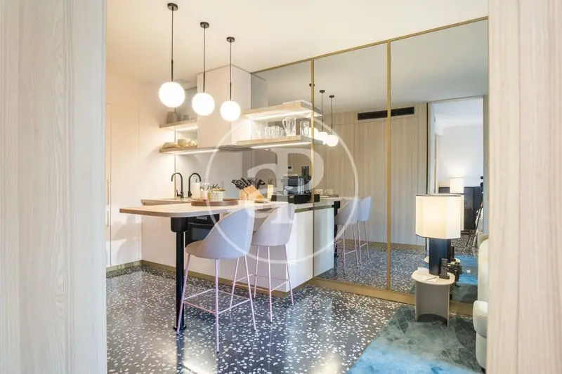Lujo en Paseo de Gracia: Piso Moderno con Terraza y Servicios Incluidos