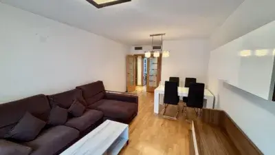 Piso en Venta en Urbanización Familiar con Piscina