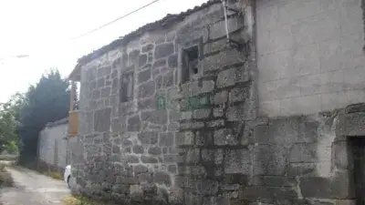 Casa en venta para rehabilitar en Sandiás con vistas