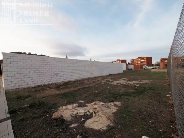 Solar en Pol"}},gono 20 250m2 9m Fachada