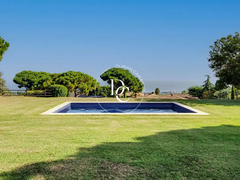 Chalet en Supermaresme con Piscina y Vistas al Mar