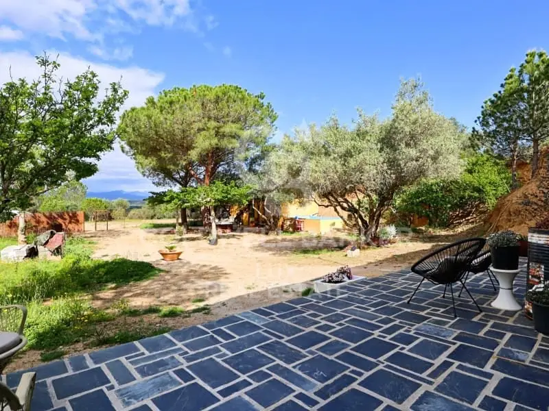 Finca Rustica en Peralada con Paneles Solares
