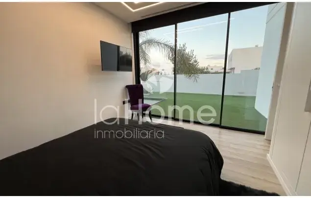 Casa Moderna 4 Dormitorios 320m² Bétera Piscina