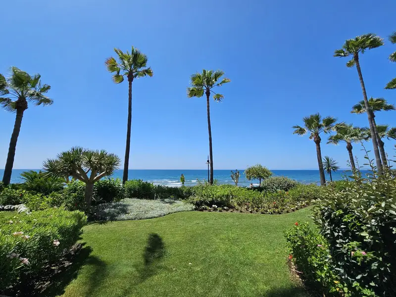 Apartamento en Milla de Oro Estepona Frente al Mar