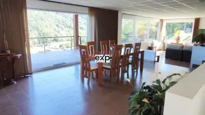 Chalet en venta cerca de Oviedo con 3 suites y 4 baños