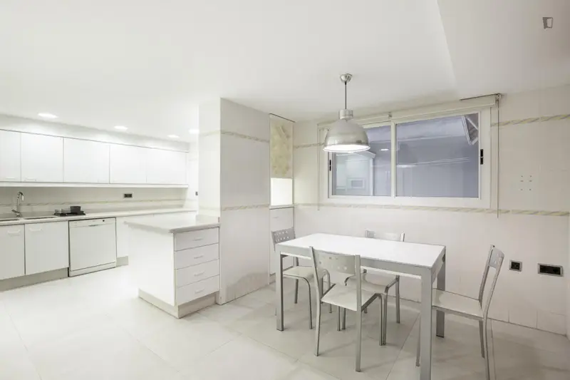 Coliving Valencia: Habitaciones Amuebladas con Gastos Incluidos