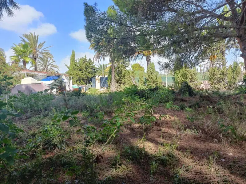 Terreno en Venta Cabo Roig: Villa de 271m2, a 3 Minutos de la Playa