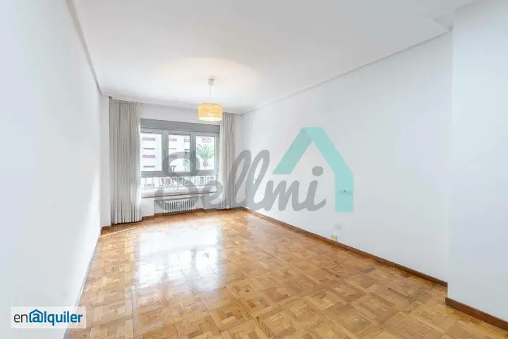 Piso en Alquiler Oviedo 115m2 3 Dormitorios 2 Baños Plaza Garaje