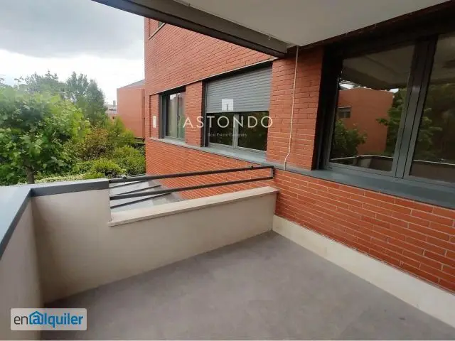 Alquiler piso 124m2 Encinar Reyes 2 dormitorios terraza garaje trastero