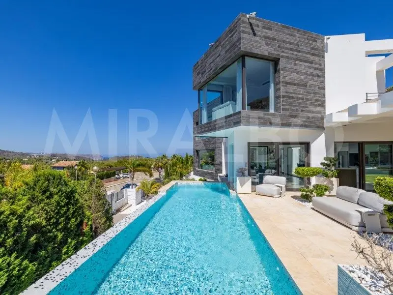 Villa Lujosa en Venta 5 Dormitorios Spa Piscina Infinita Javea