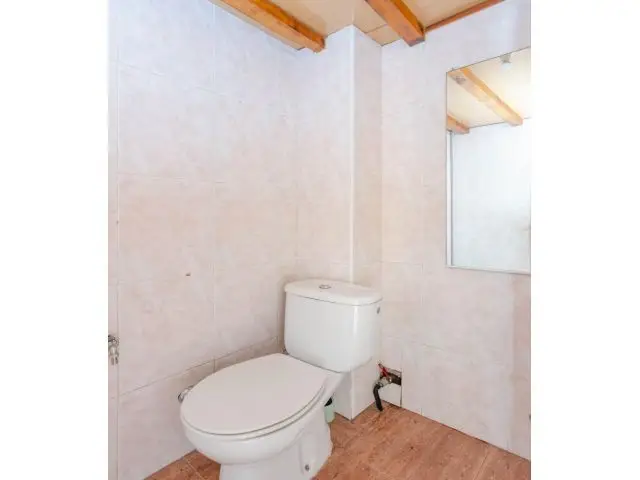 Local Comercial en Mieres Centro: Ideal para tu Negocio