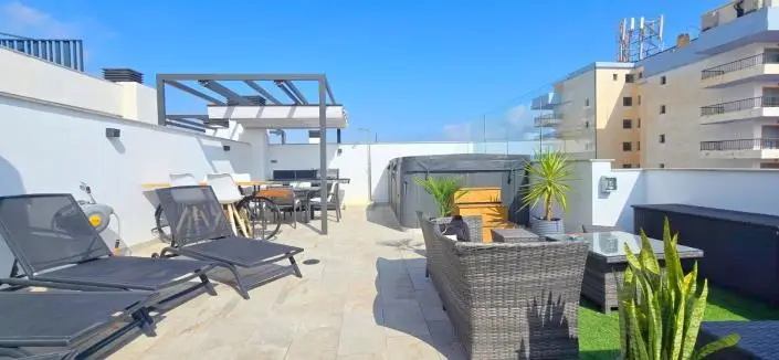 Ático 2 Dormitorios Torremolinos Vistas al Mar Solarium Privado