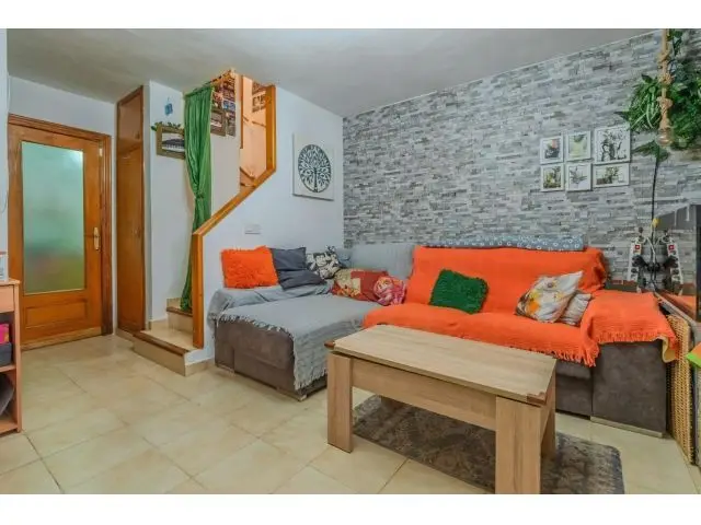 Chalet con Terraza y Vistas a Laguna Rosa en Torrevieja