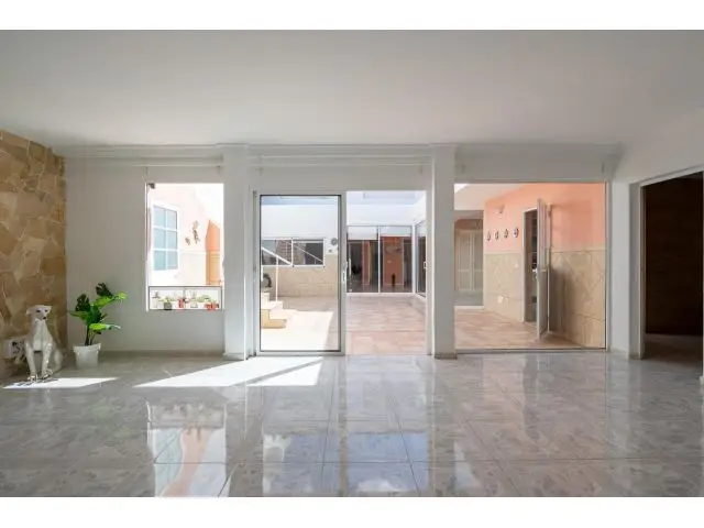 Espaciosa Casa en San Fernando con Patio Interior y Azotea