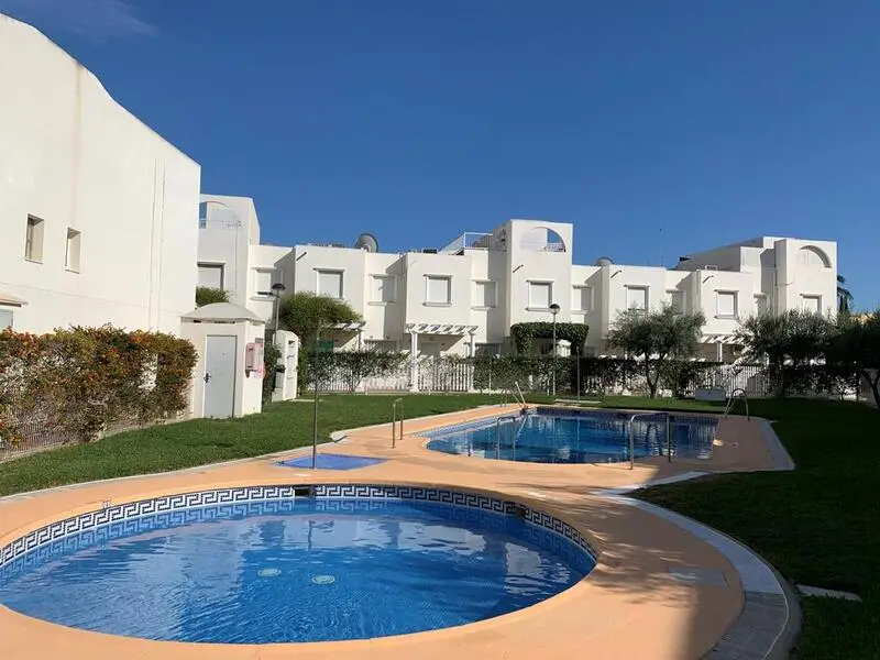 Dúplex en Vera Playa cerca de la playa con terraza y piscina