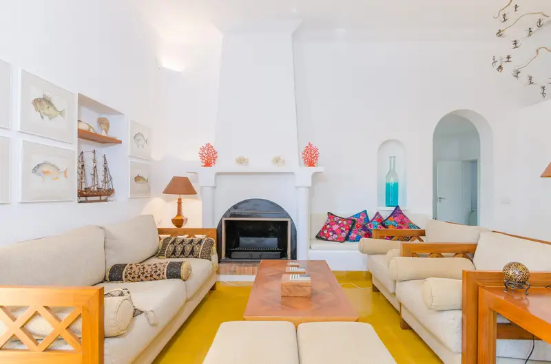 Casa en Cala d Or con 4 Dormitorios y Acceso Directo a la Playa