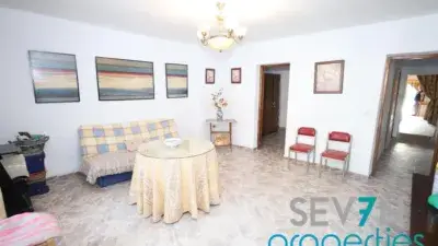 Casa en Quismondo para Reformar con Patio y Garaje