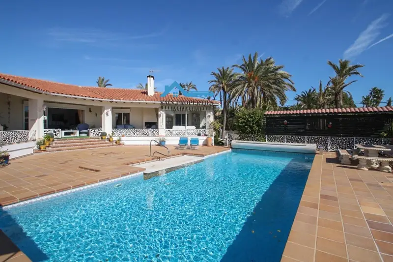 Villa de Lujo en Alfaz del Pi 6 Dormitorios Piscina Climatizada