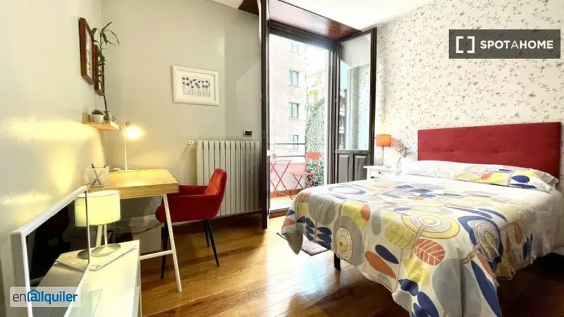 Habitacion en Apartamento de 5 Dormitorios Abando