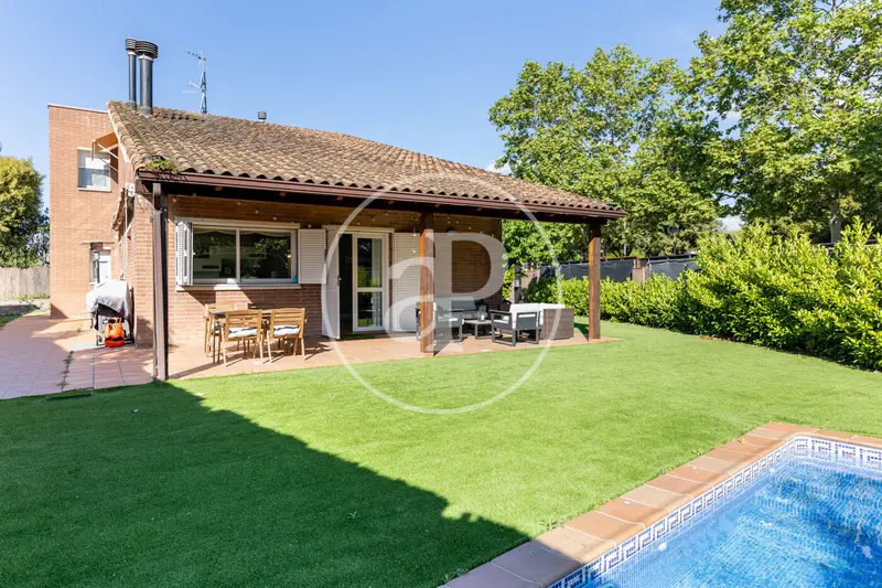 Casa en Venta en Mirasol Ideal para Familias Amplia con Piscina y Jardin