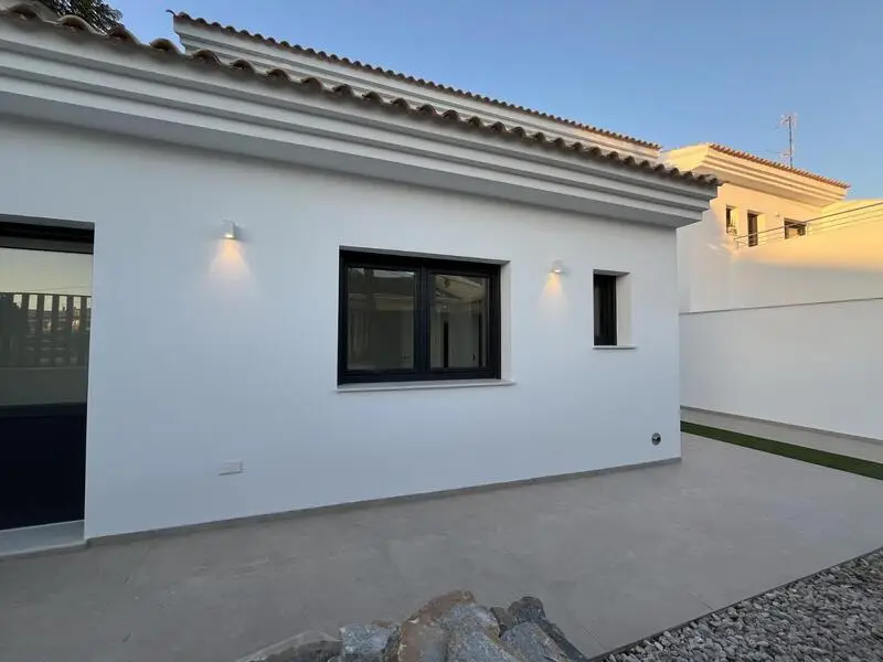Villa en San Pedro del Pinatar con Piscina Privada a 500m de la Playa