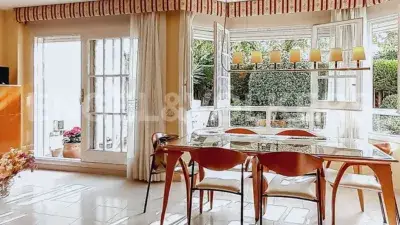 Casa Adosada en Premià de Mar con Jardín y Parking