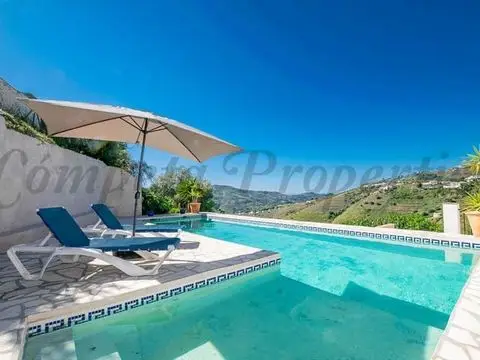 Casa Campestre 4 Dormitorios Cómpeta Piscina Vistas
