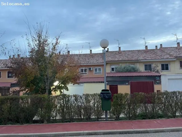 Adosado Totalmente Reformado Con Terminaciones De Primera Calidad