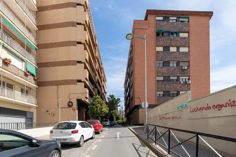 Venta Piso 4 dormitorios 2 baños Garaje Constitucion Granada