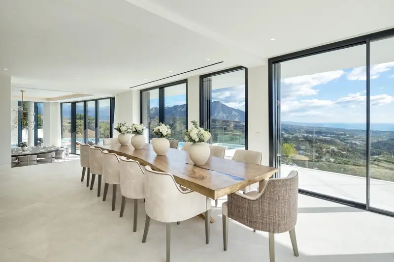 Villa de Lujo en La Zagaleta: 9+ Habitaciones, Vistas Impresionantes
