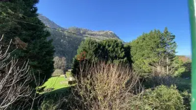 Chalet Adosado en Otañes con Jardín y Vistas a la Montaña