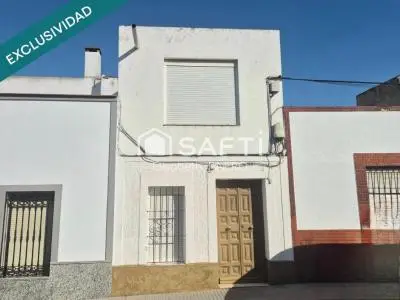 Casa con Patio y Terraza en Montijo Centro Histórico