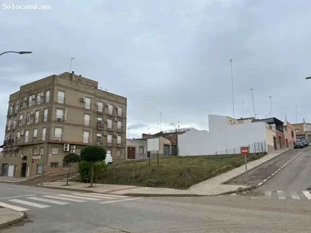 Solar Urbano Residencial en Esquina Frente a Parque
